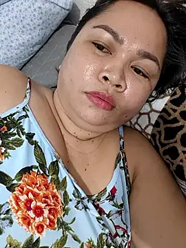 XXLorie 02 online show from February 2026 06:30:01 PM