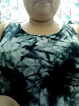 XXLorie 02 online show from April 2026 12:01:01 AM