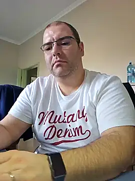 Snapshot of Andrew1900529 chatting on January 2025 11:20:01 AM Andrew1900529 online show from January 2025 11:20:01 AM