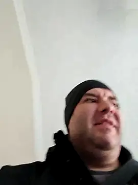 Snapshot of Andrew1900529 chatting on February 2025 01:51:02 PM Andrew1900529 online show from February 2025 01:51:02 PM