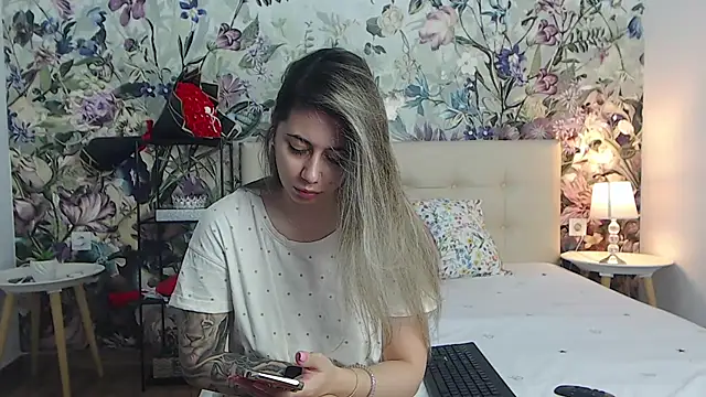 RoseDiamond06 online show from July 2026 01:48:01 PM