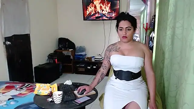 Sashaferrari2000 online show from April 2026 07:58:01 PM