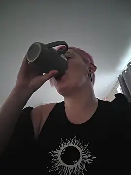 Snapshot of PinkTheHawk chatting on May 2026 04:53:01 AM PinkTheHawk online show from May 2026 04:53:01 AM
