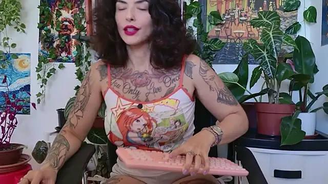 Snapshot of TaliMajesty chatting on April 2026 11:26:02 AM TaliMajesty online show from April 2026 11:26:02 AM