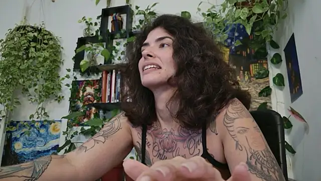 Snapshot of TaliMajesty chatting on May 2026 11:24:01 PM TaliMajesty online show from May 2026 11:24:01 PM