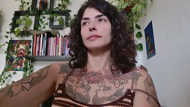 Snapshot of TaliMajesty chatting on June 2026 05:00:01 PM TaliMajesty online show from June 2026 05:00:01 PM