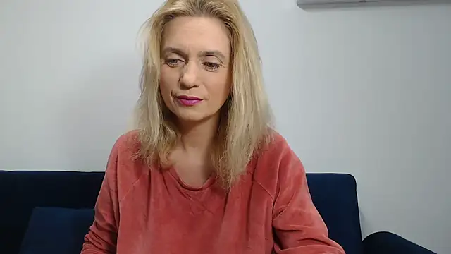 Snapshot of MysticCreature chatting on February 2025 04:14:02 AM MysticCreature online show from February 2025 04:14:02 AM