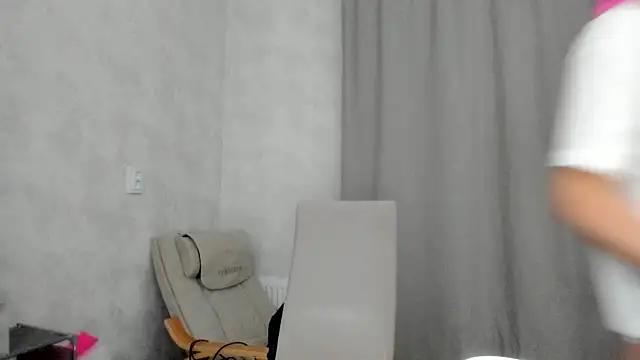 Snapshot of why_again_me chatting on January 2026 06:34:02 PM why again me online show from January 2026 06:34:02 PM