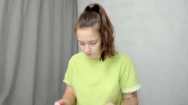 Snapshot of why_again_me chatting on February 2026 08:25:02 PM why again me online show from February 2026 08:25:02 PM