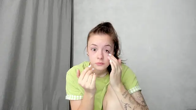 Snapshot of why_again_me chatting on February 2026 08:16:01 PM why again me online show from February 2026 08:16:01 PM