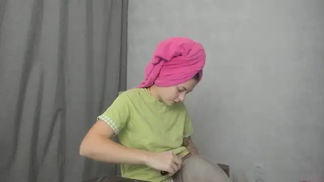 Snapshot of why_again_me chatting on March 2026 07:42:01 PM why again me online show from March 2026 07:42:01 PM