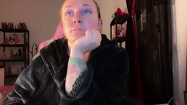 kisicaxx online show from November 2025 06:41:02 PM