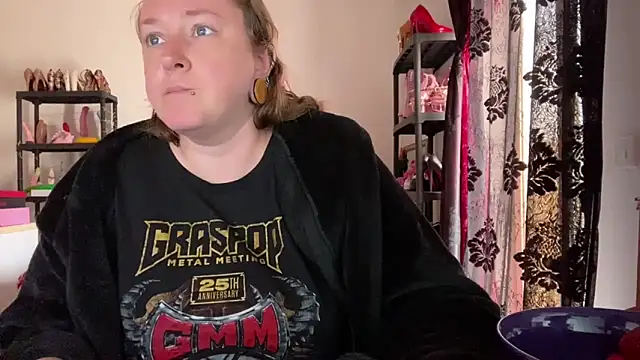 kisicaxx online show from April 2026 01:38:01 PM