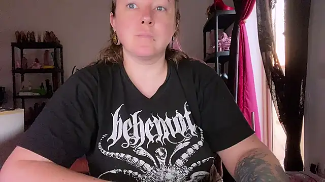 Snapshot of kisicaxx chatting on June 2026 04:06:01 AM kisicaxx online show from June 2026 04:06:01 AM