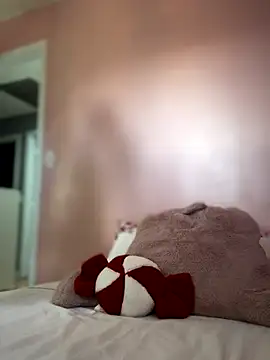 lovely beast online show from December 2025 06:03:02 PM