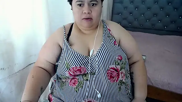 Snapshot of hotlesby4uxxx chatting on December 2024 08:07:02 PM hotlesby4uxxx online show from December 2024 08:07:02 PM