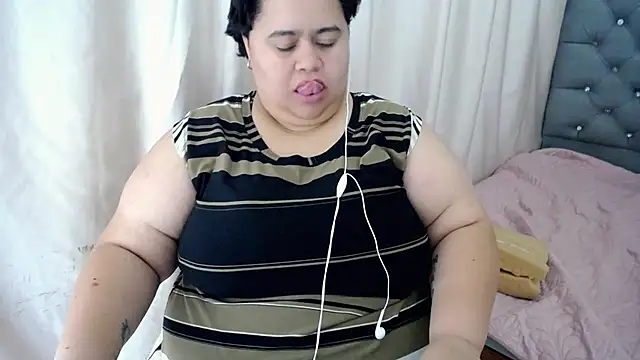 Snapshot of hotlesby4uxxx chatting on December 2024 11:13:02 PM hotlesby4uxxx online show from December 2024 11:13:02 PM