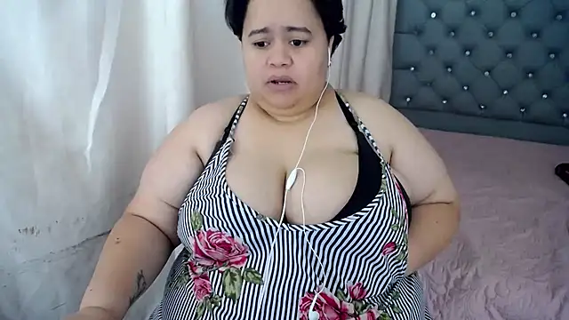 Snapshot of hotlesby4uxxx chatting on December 2024 04:43:01 PM hotlesby4uxxx online show from December 2024 04:43:01 PM