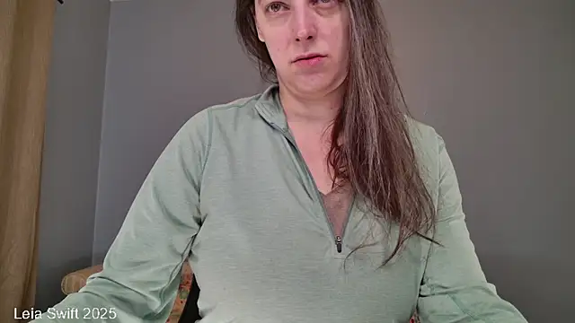 Snapshot of LeiaSwift chatting on February 2025 11:01:02 AM LeiaSwift online show from February 2025 11:01:02 AM