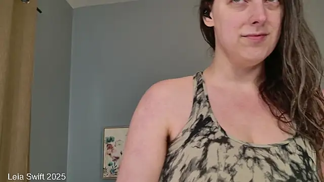 Snapshot of LeiaSwift chatting on February 2025 07:49:01 PM LeiaSwift online show from February 2025 07:49:01 PM