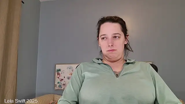 Snapshot of LeiaSwift chatting on February 2025 12:39:02 PM LeiaSwift online show from February 2025 12:39:02 PM