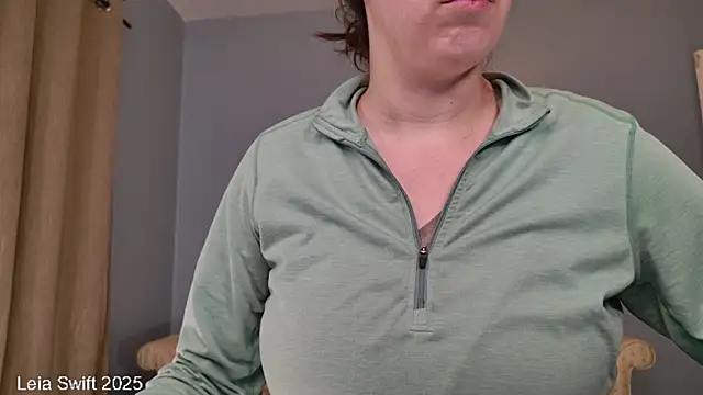 Snapshot of LeiaSwift chatting on February 2025 01:26:02 PM LeiaSwift online show from February 2025 01:26:02 PM