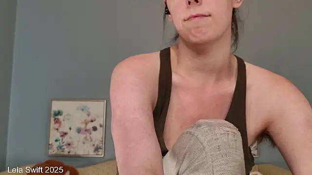 Snapshot of LeiaSwift chatting on November 2025 03:33:01 PM LeiaSwift online show from November 2025 03:33:01 PM