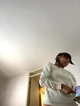 hollythomson online show from October 2025 09:58:02 PM