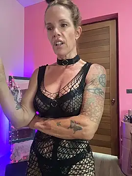 Snapshot of mommyselenafit_ chatting on May 2026 06:32:01 AM mommyselenafit online show from May 2026 06:32:01 AM