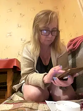 Irina2909xh online show from December 2025 01:22:02 AM