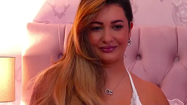 YaaraCollins online show from December 2025 07:53:02 PM