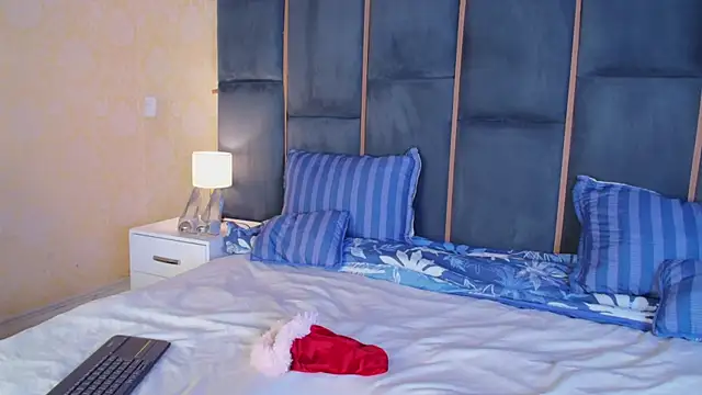 CaseyMoon online show from December 2025 12:45:01 PM