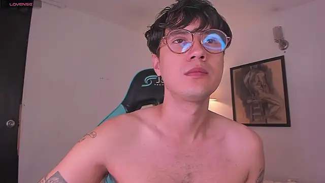 Snapshot of LeaneSeb chatting on November 2025 10:47:02 AM LeaneSeb online show from November 2025 10:47:02 AM