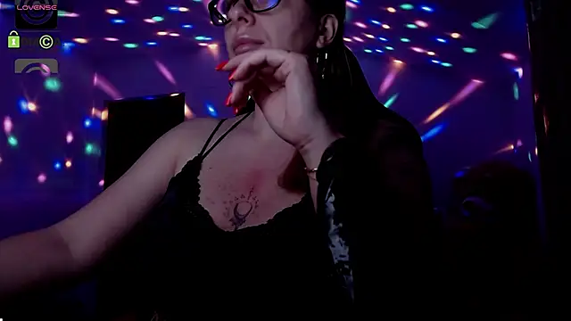 Snapshot of SonyaDevon chatting on January 2025 06:03:02 AM SonyaDevon online show from January 2025 06:03:02 AM