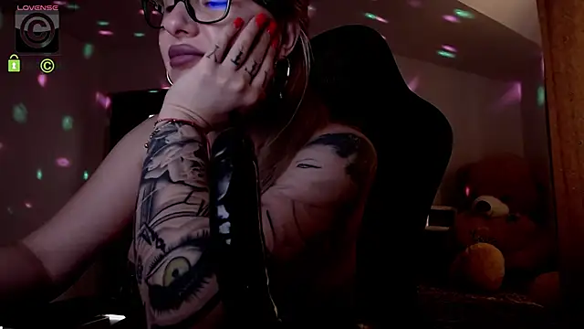 Snapshot of SonyaDevon chatting on January 2025 10:02:01 AM SonyaDevon online show from January 2025 10:02:01 AM