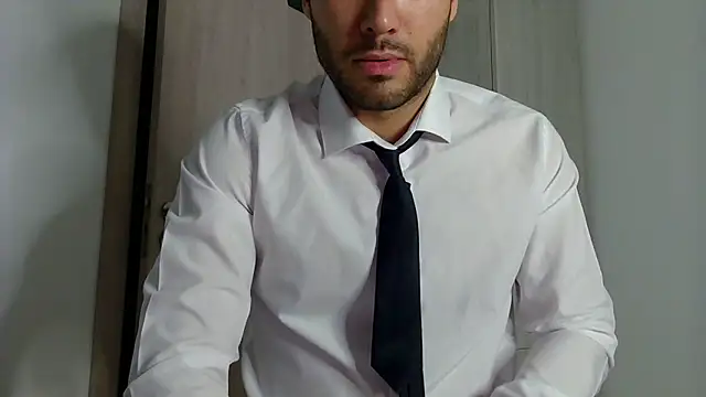 Snapshot of Justynn1 chatting on March 2025 03:04:02 AM Justynn1 online show from March 2025 03:04:02 AM