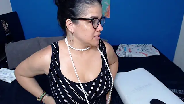 GlendaStarx online show from April 2026 09:39:01 PM