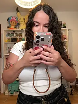 Snapshot of Sweet_sully__ chatting on May 2026 08:00:01 AM Sweet sully online show from May 2026 08:00:01 AM
