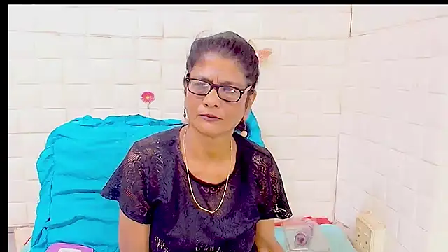 IndianAllure online show from April 2026 05:52:01 AM