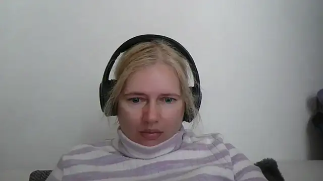 Snapshot of vaneza02 chatting on April 2026 04:17:02 PM vaneza02 online show from April 2026 04:17:02 PM
