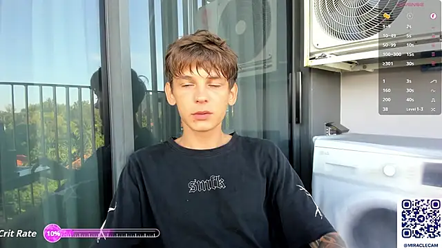 Snapshot of MiracleCam chatting on October 2025 12:32:01 AM MiracleCam online show from October 2025 12:32:01 AM