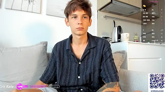 Snapshot of MiracleCam chatting on October 2025 12:01:02 AM MiracleCam online show from October 2025 12:01:02 AM