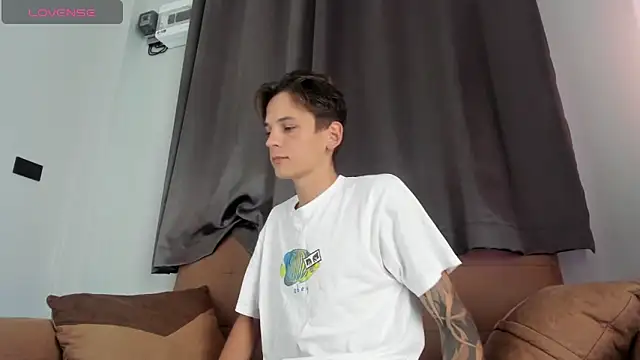 MiracleCam online show from January 2026 01:43:02 AM