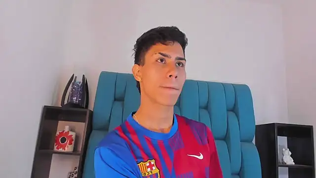 Snapshot of AlanNaughty chatting on January 2025 12:22:01 AM AlanNaughty online show from January 2025 12:22:01 AM