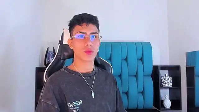 Snapshot of AlanNaughty chatting on January 2025 10:51:02 PM AlanNaughty online show from January 2025 10:51:02 PM