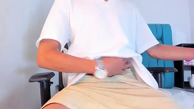 Snapshot of AlanNaughty chatting on February 2025 07:34:01 AM AlanNaughty online show from February 2025 07:34:01 AM