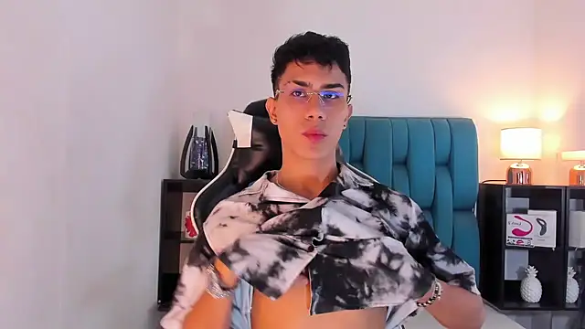 Snapshot of AlanNaughty chatting on February 2025 04:32:02 AM AlanNaughty online show from February 2025 04:32:02 AM