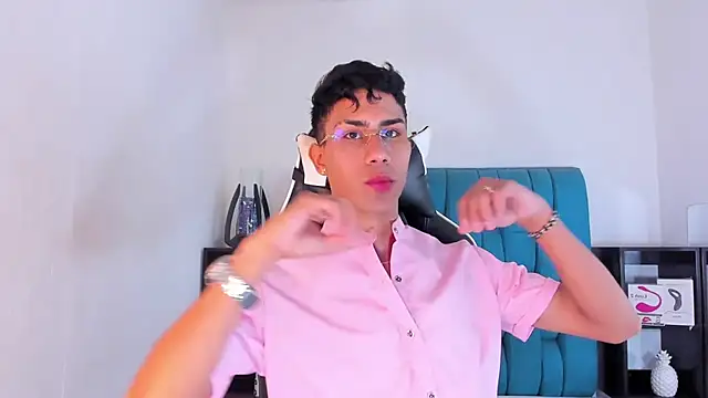 Snapshot of AlanNaughty chatting on February 2025 10:04:01 PM AlanNaughty online show from February 2025 10:04:01 PM