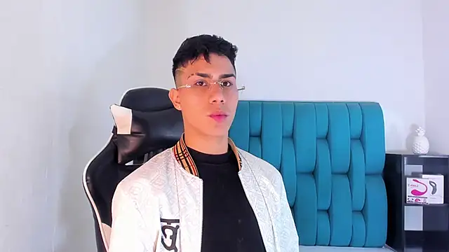 Snapshot of AlanNaughty chatting on March 2025 08:33:02 PM AlanNaughty online show from March 2025 08:33:02 PM