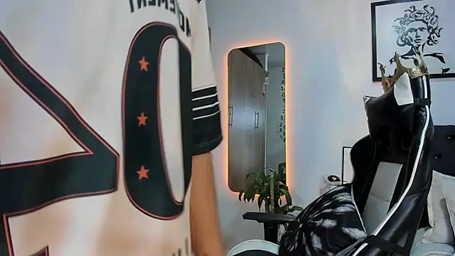 Snapshot of AlanNaughty chatting on March 2026 05:24:02 AM AlanNaughty online show from March 2026 05:24:02 AM